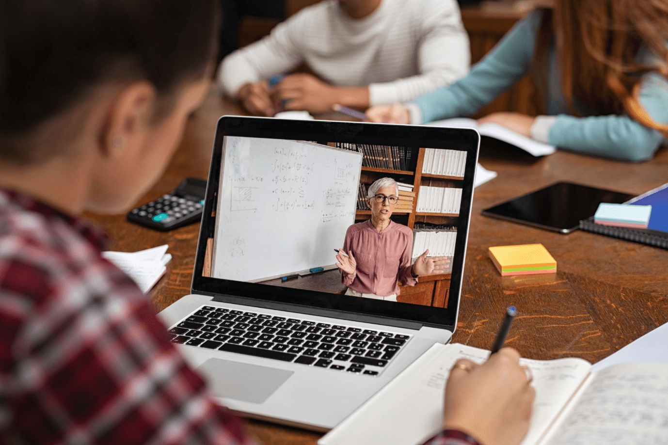 How Conversational AI Is Transforming E-Learning: A Guide for Modern Educators and Learners